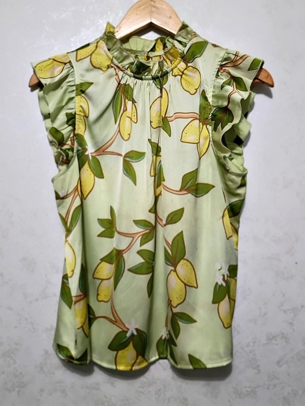 RYEGRASS Lemon Print Ruffle Blouse in Green Size Medium